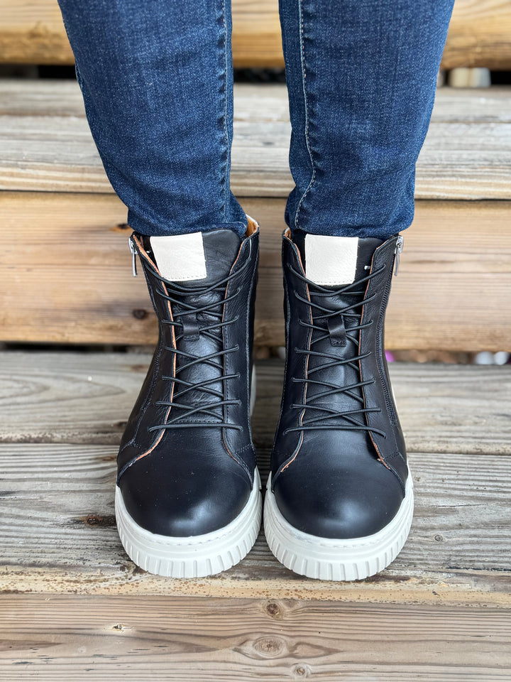 BLACK TENOR ZIP SNEAKER BOOT
