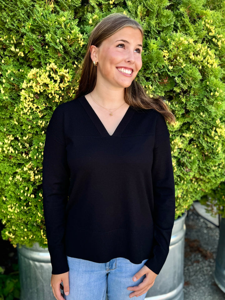 BLACK FAVORITE V-NECK SWEATER
