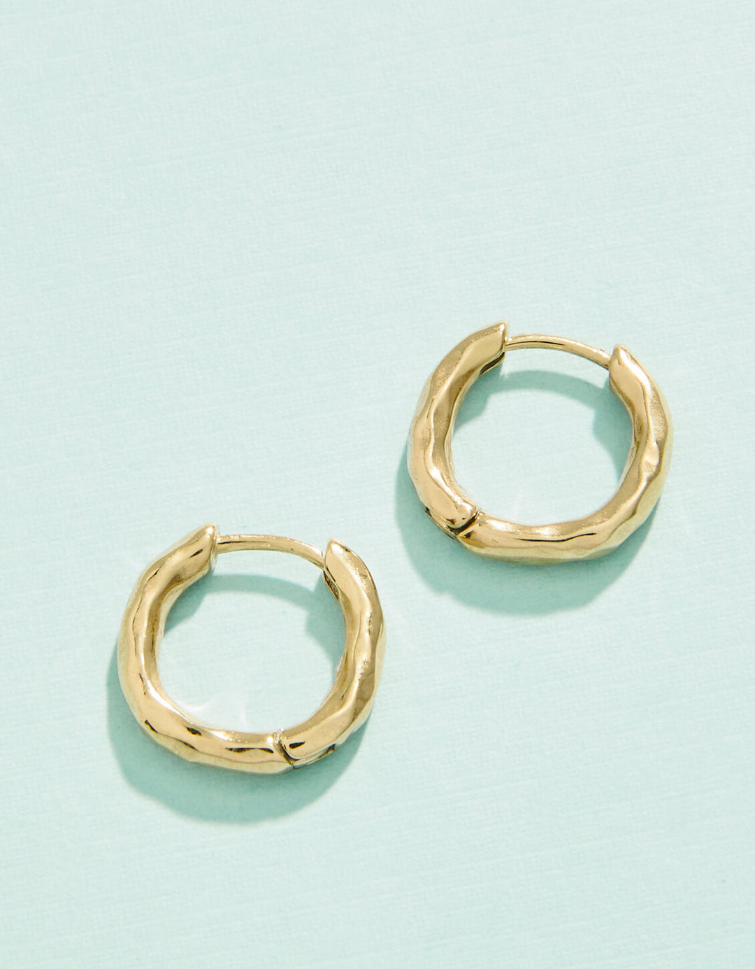 MOONGLADE GOLD HUGGUE HOOP EARRINGS