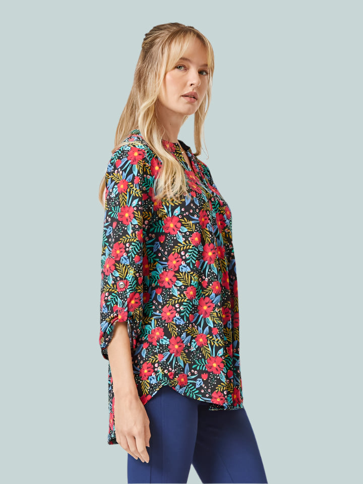 LIZZY BLACK MEDALLION FLORAL KNIT TOP