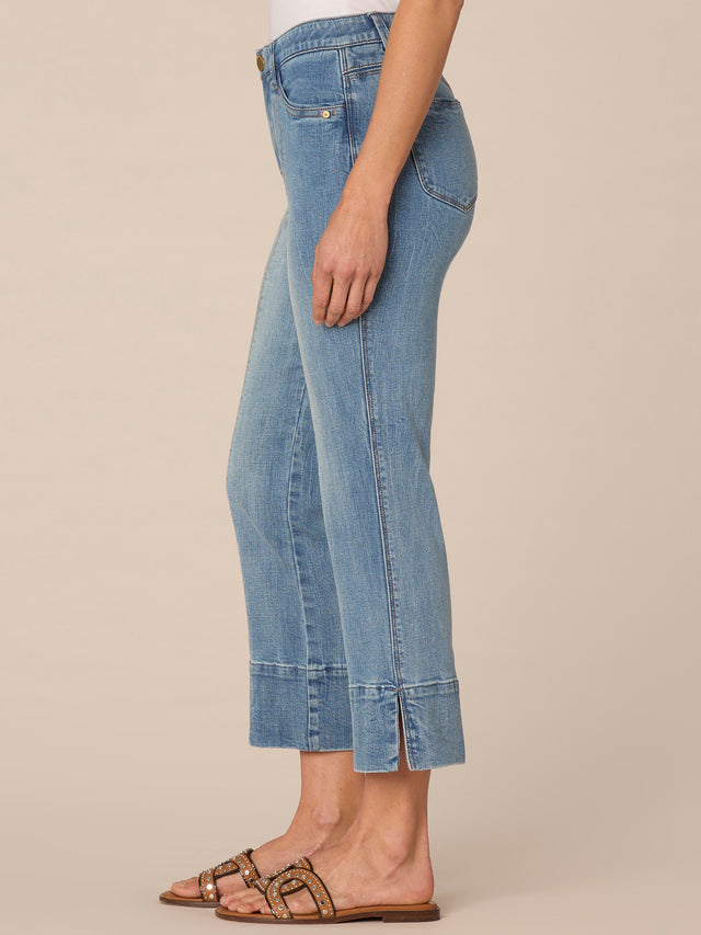 LIGHT BLUE ARTISANAL AB SOLUTION KICK FLARE CAPRI JEANS