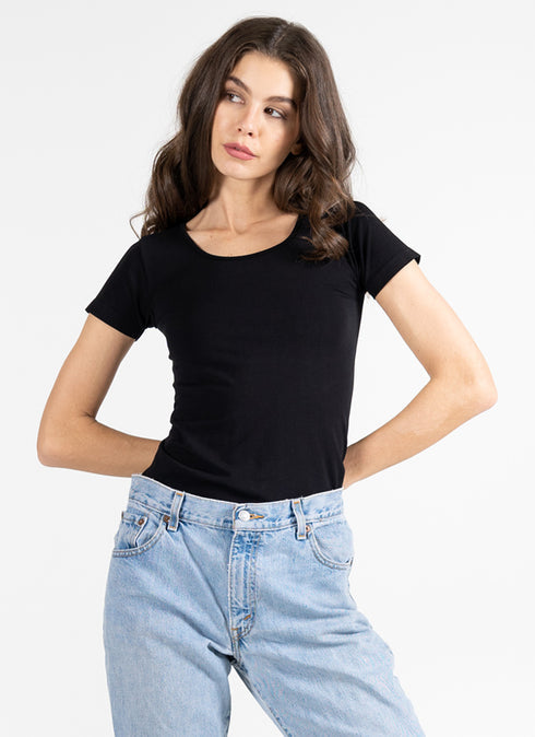 BLACK BAMBOO SHORT SLEEVE SCOOP TEE