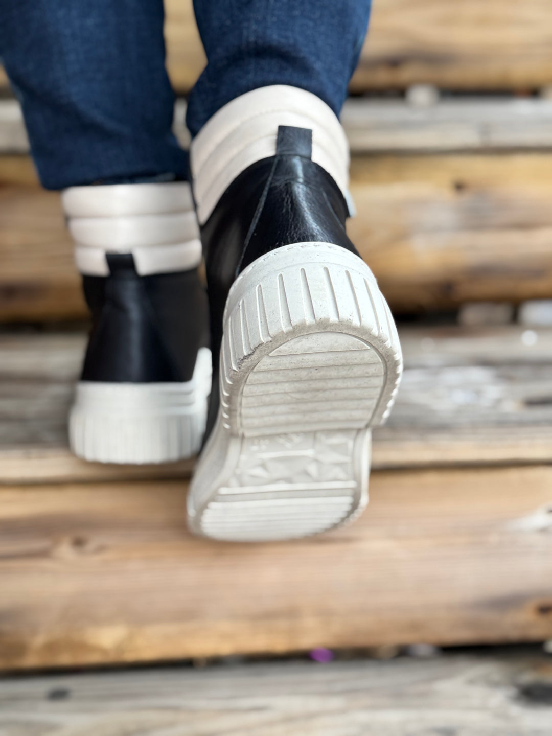 BLACK TENOR ZIP SNEAKER BOOT