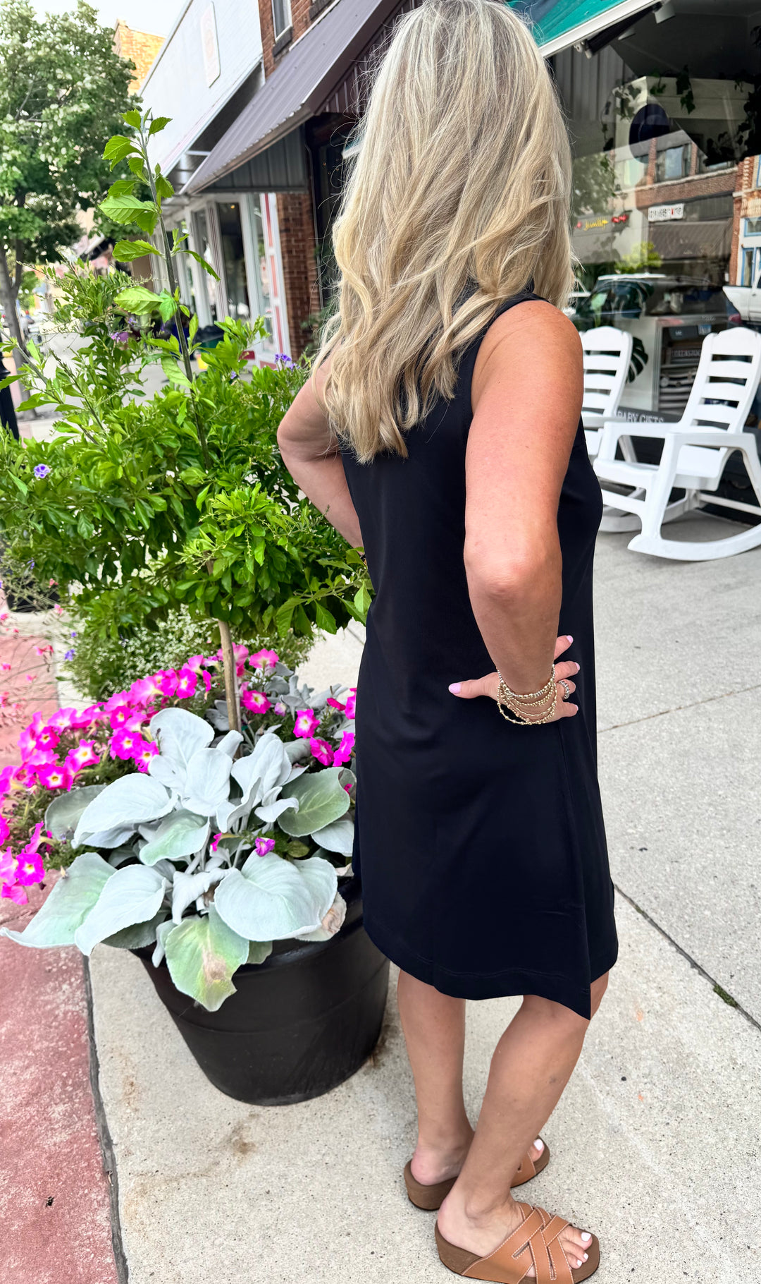 BLACK GAYLE V-NECK RUFFLE DRESS