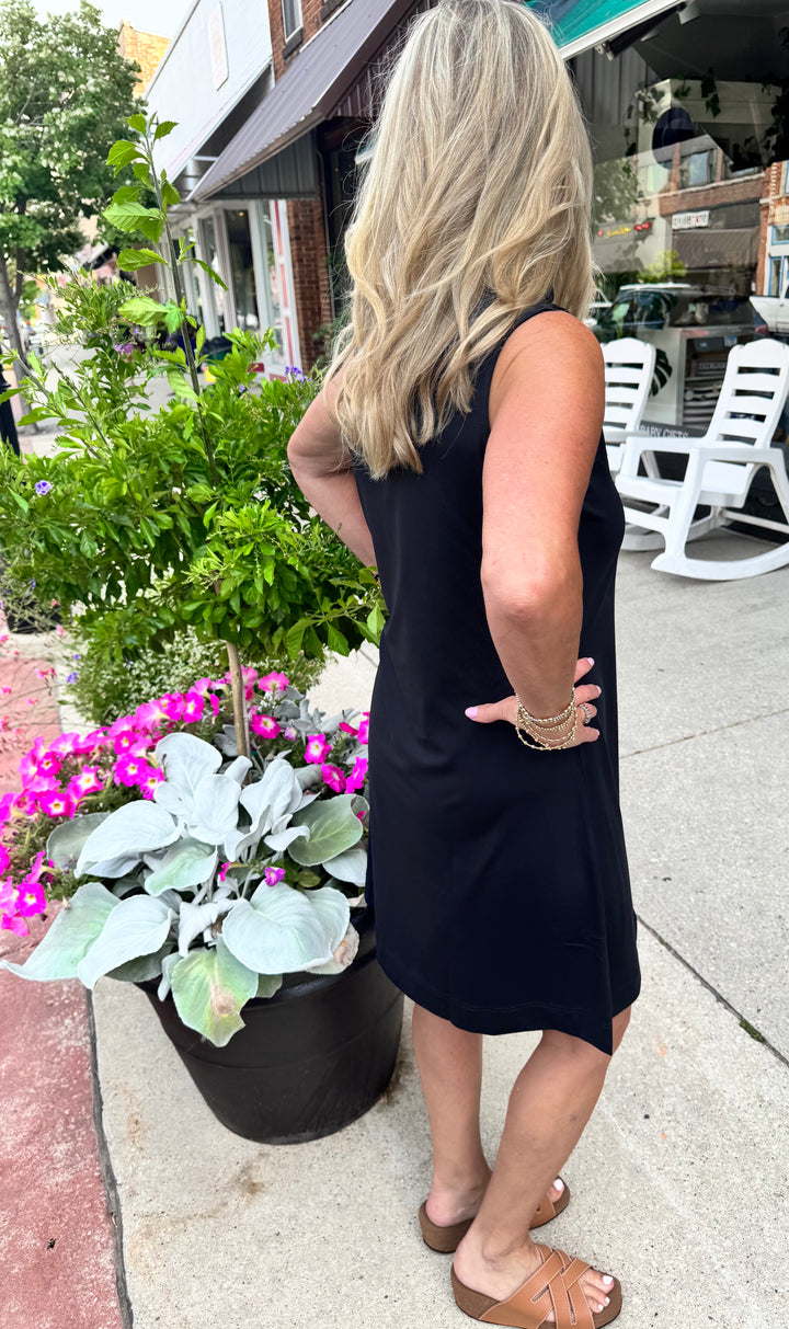 BLACK GAYLE V-NECK RUFFLE DRESS