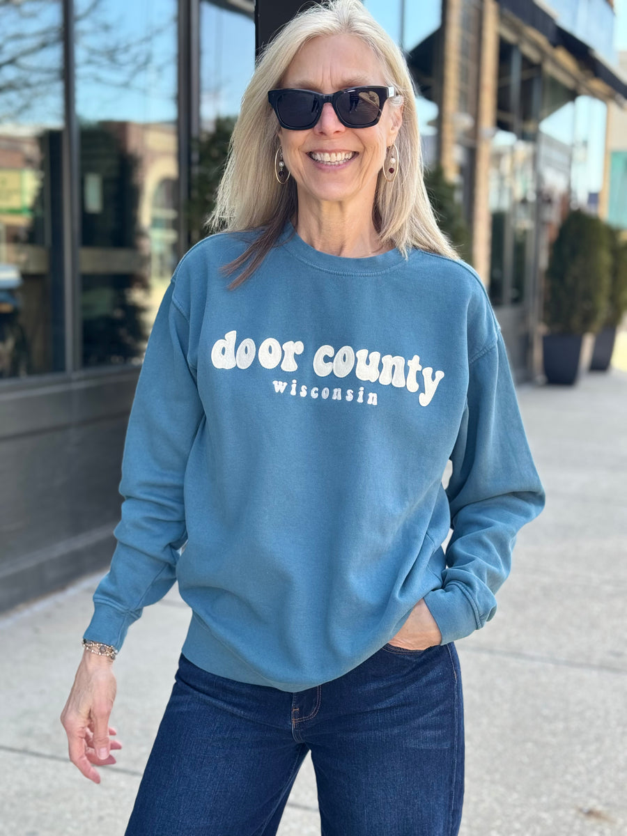 TEAL DOOR COUNTY FELT APPLIQUE CREW SWEATSHIRT