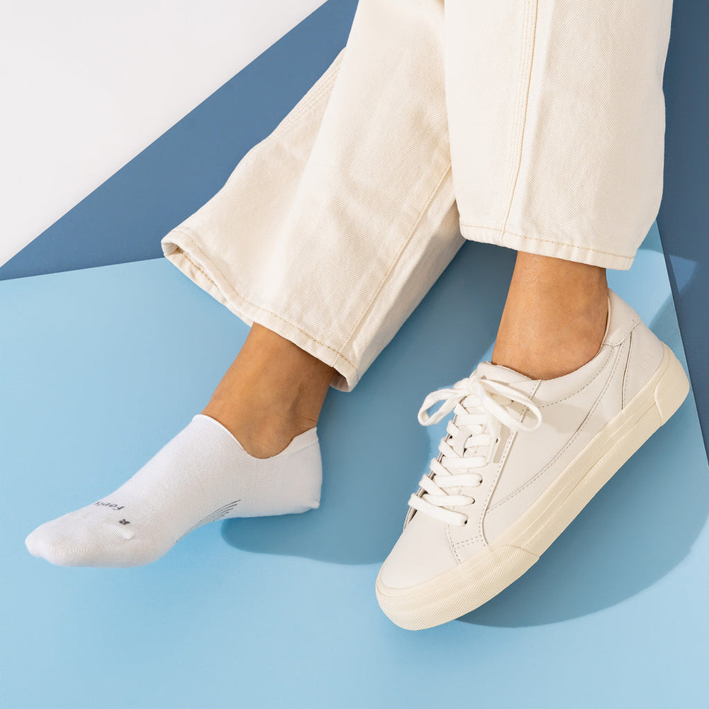ELITE WHITE ULTRA LIGHT INVISIBLE SOCKS