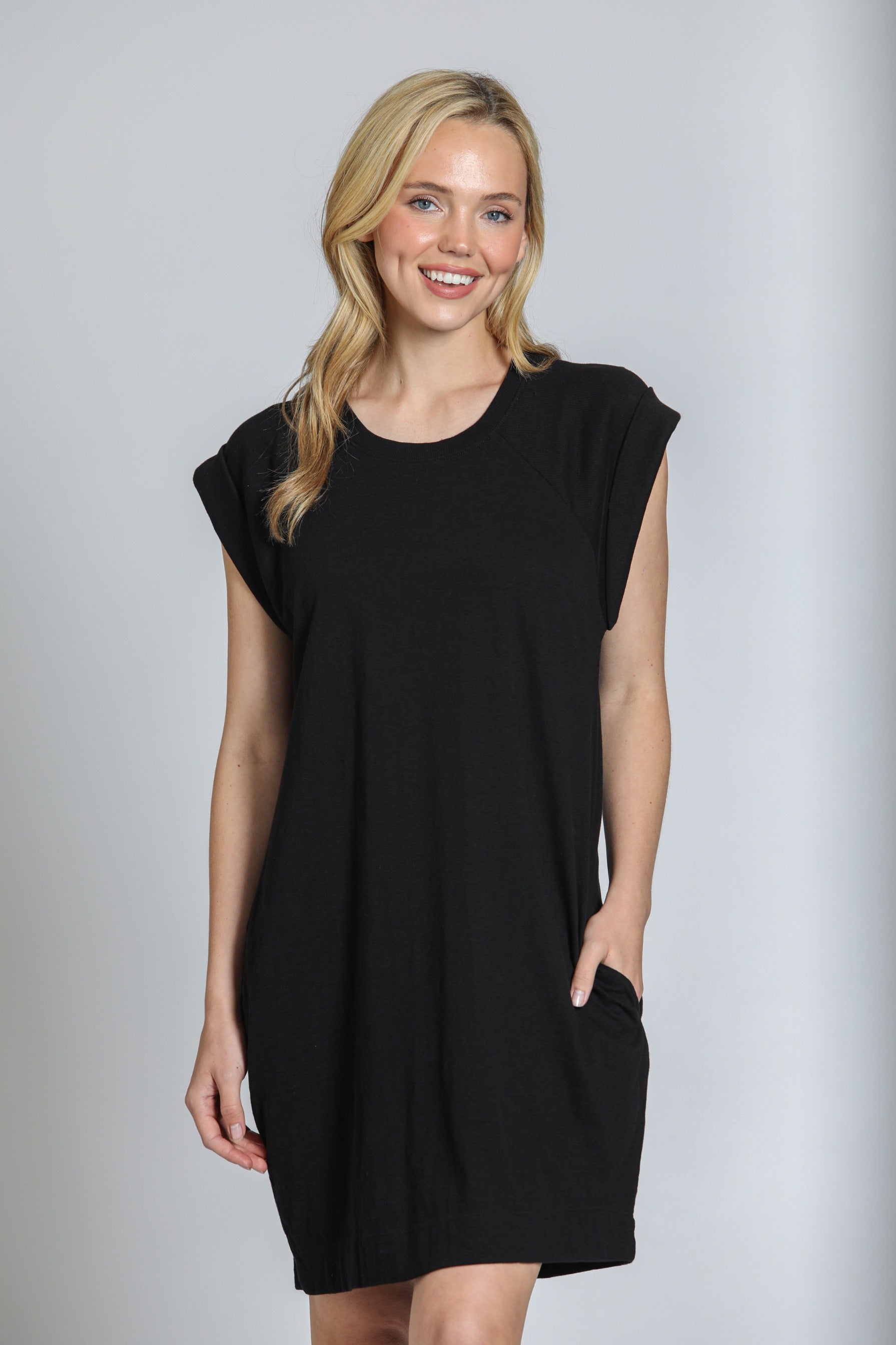 BLACK CAP SLEEVE KNIT T-SHIRT DRESS Wilkins & Olander BLACK CAP SLEEVE KNIT T-SHIRT DRESS Wilkins & Olander