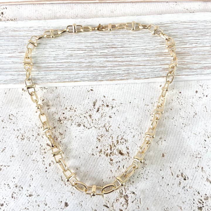 GOLD EQUESTRIAN LINKED CHAIN NECKLACE