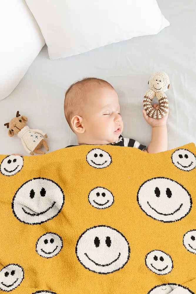 KIDS HAPPY FACE THROW BLANKET