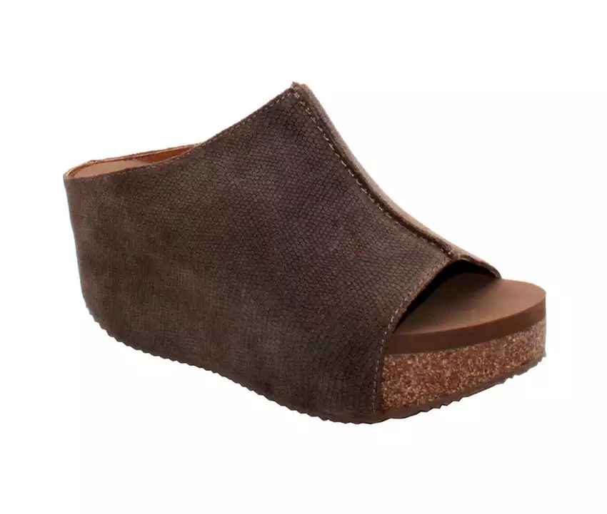 CARRIER CLAY EMBOSSED WEDGE
