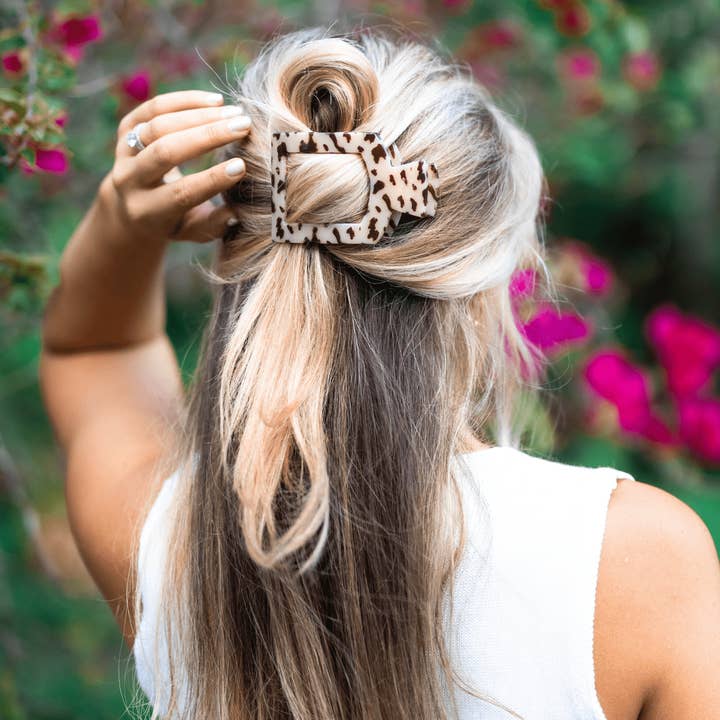 BLOND TORTOISE LARGE SQUARE HAIR CLIP