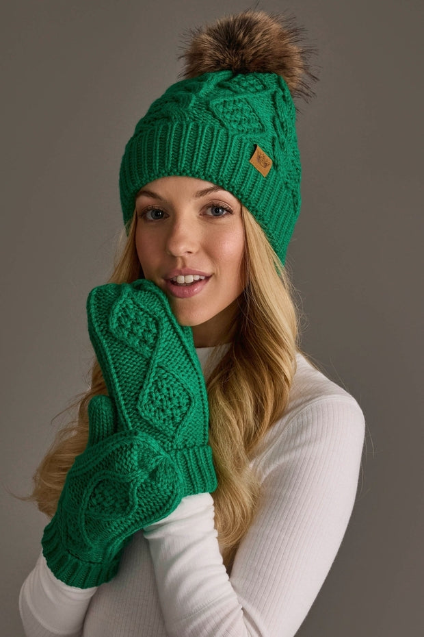 BRIGHT CLASSIC GREEN CABLE POM HAT