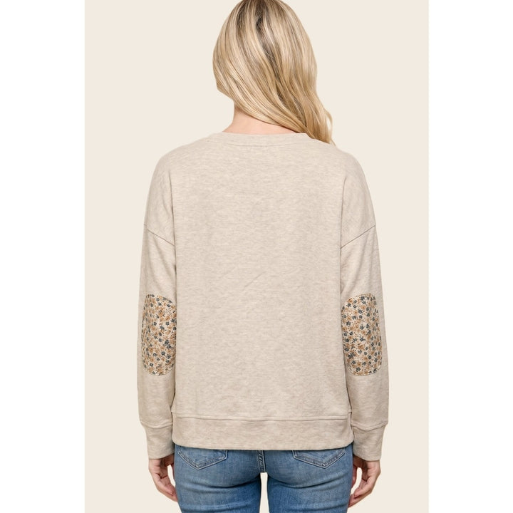 OATMEAL BRUSHED KNIT TOP WITH FLORAL ELBOW PATCH