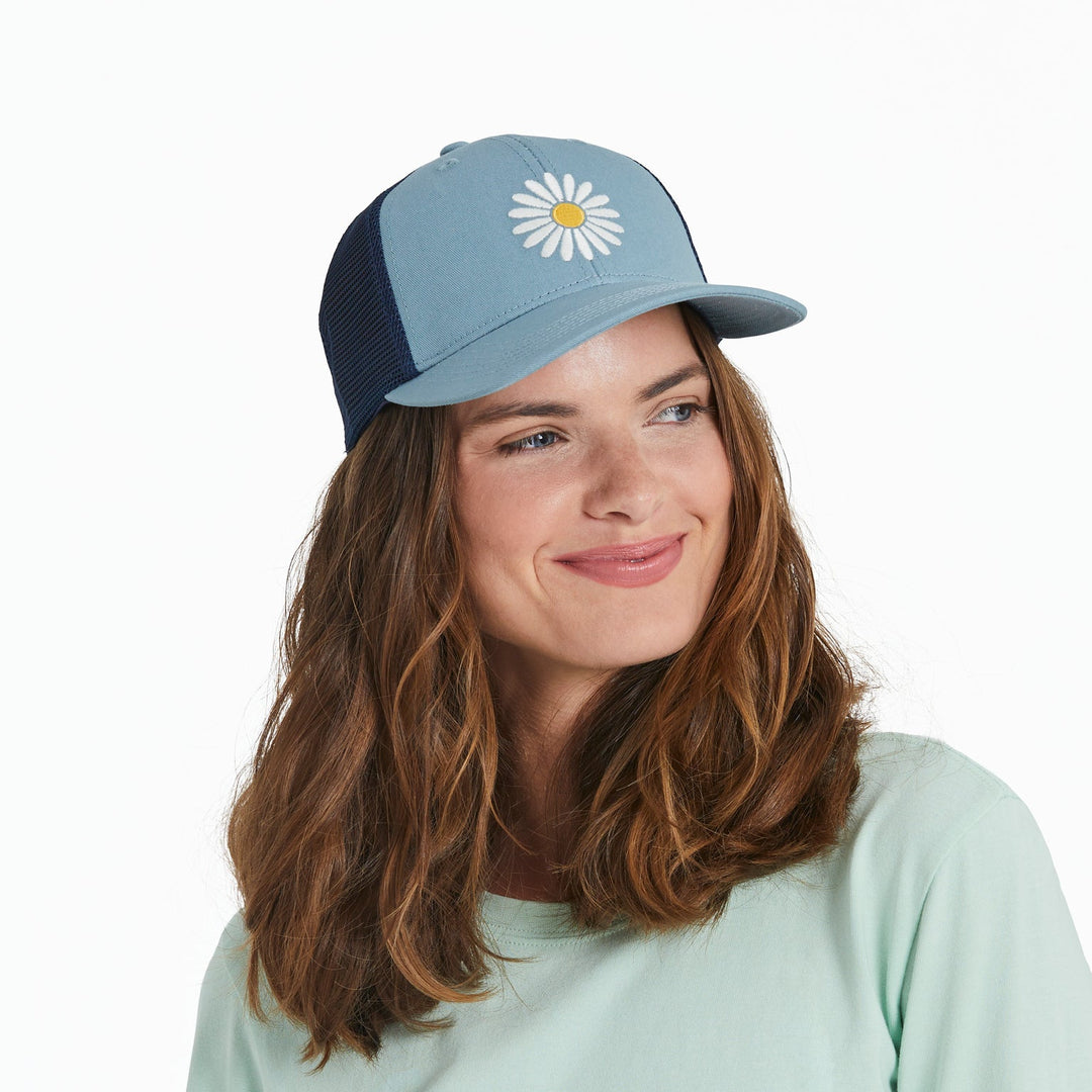 CLEAN DAISY TRUCKER HAT