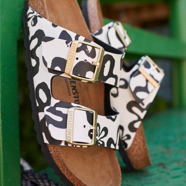 ARIZONA BLOOMS WHITE & BLACK SANDAL