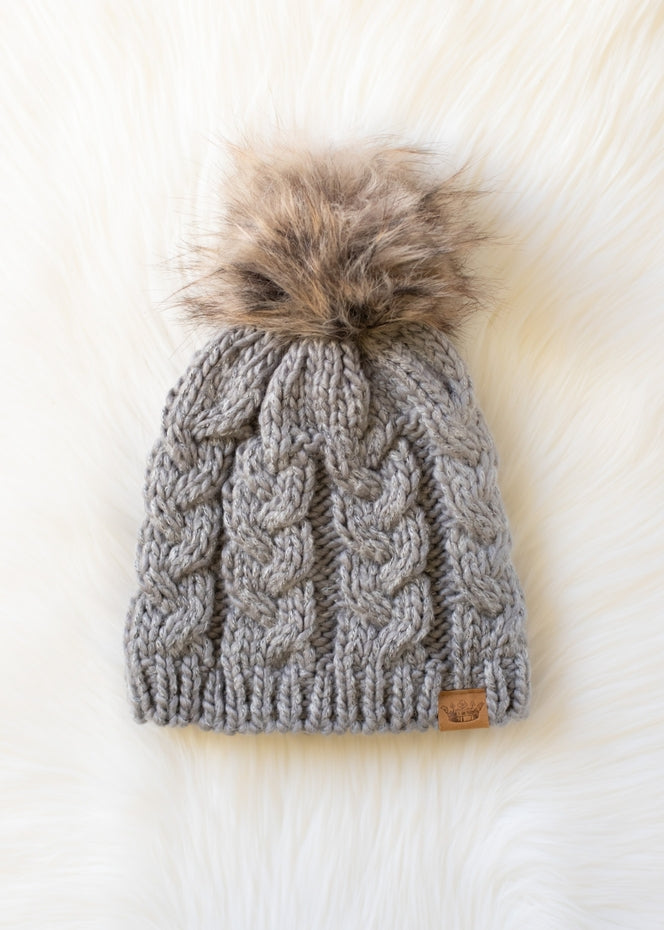 GRAY CABLE KNIT POM HAT