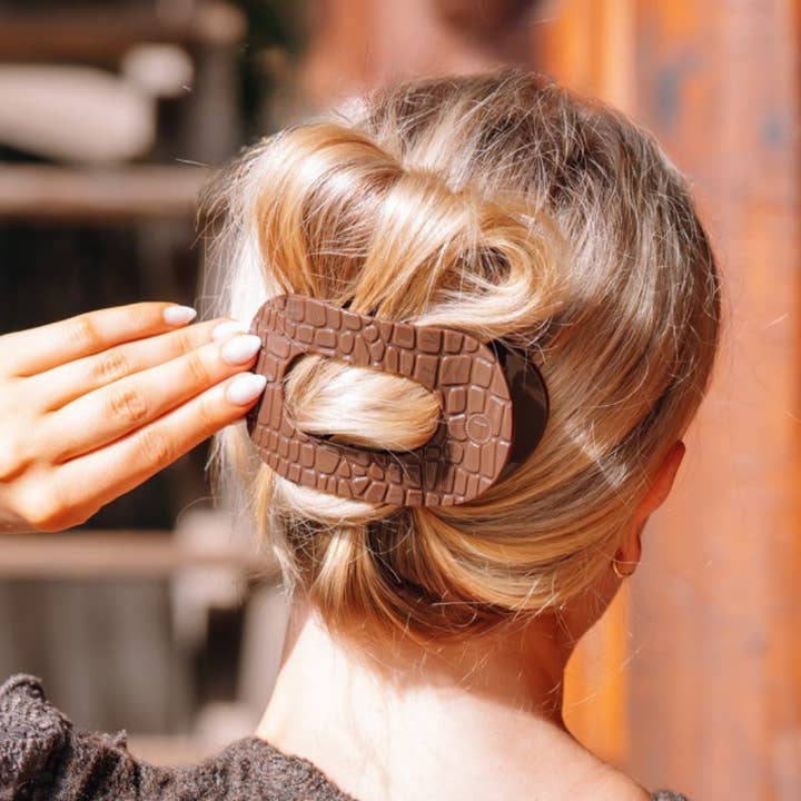 BROWN CROCODILE LARGE FLAT ROUND HAIR CLIP
