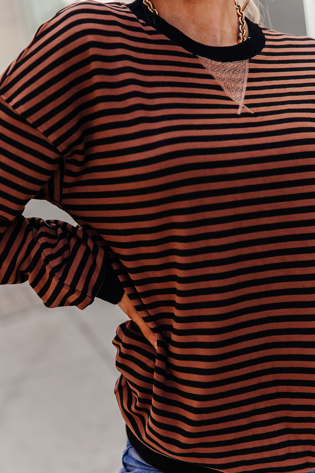 CHAI STRIPE PERFORMANCE FLEECE UNIVERSITY PULLOVER