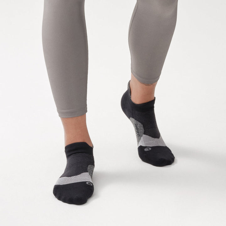 BLACK ELITE LIGHT CUSHION NO SHOW TAB SOCKS