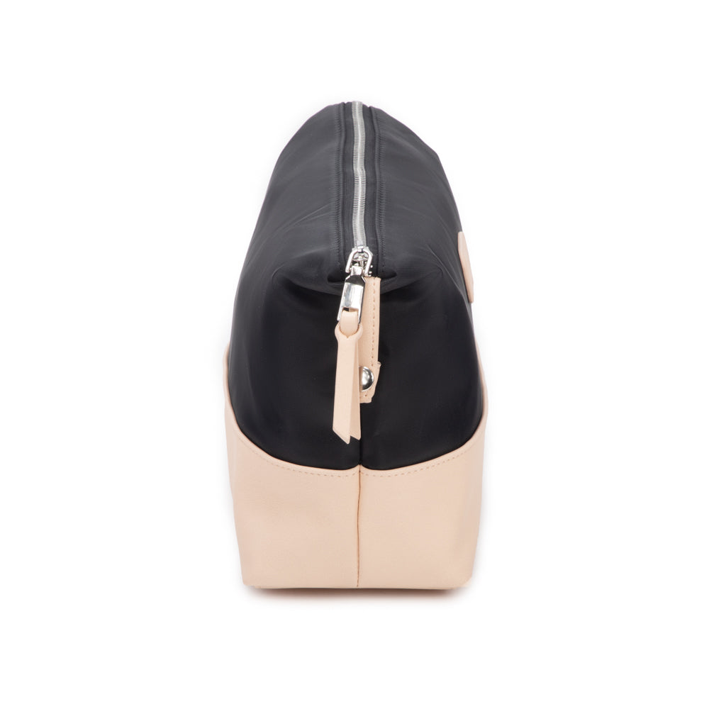 BLACK DAKOTA TOILETRY BAG