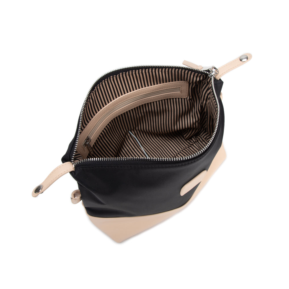 BLACK DAKOTA TOILETRY BAG