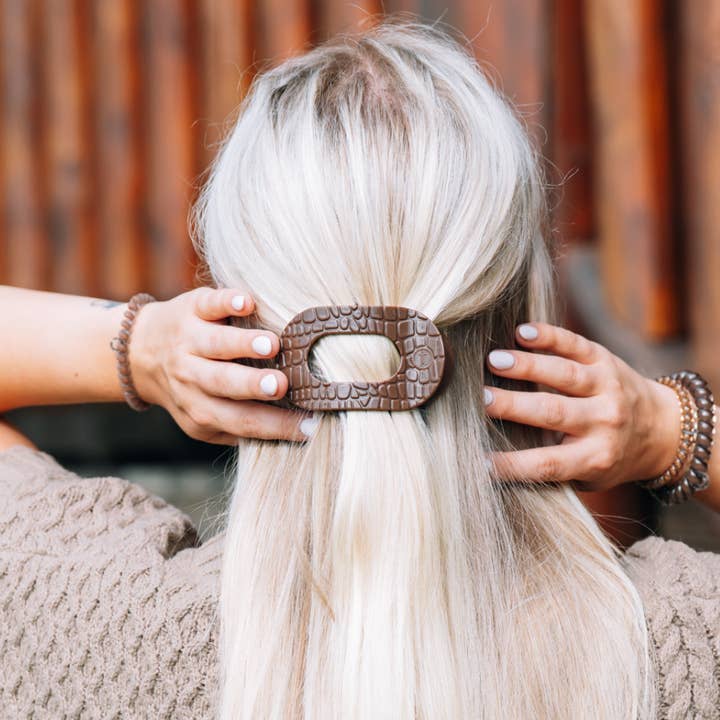 BROWN CROCODILE SMALL FLAT ROUND HAIR CLIP