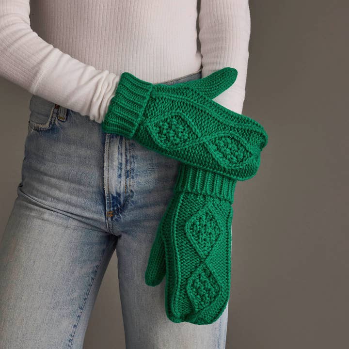 BRIGHT CLASSIC GREEN CABLE COZY MITTENS