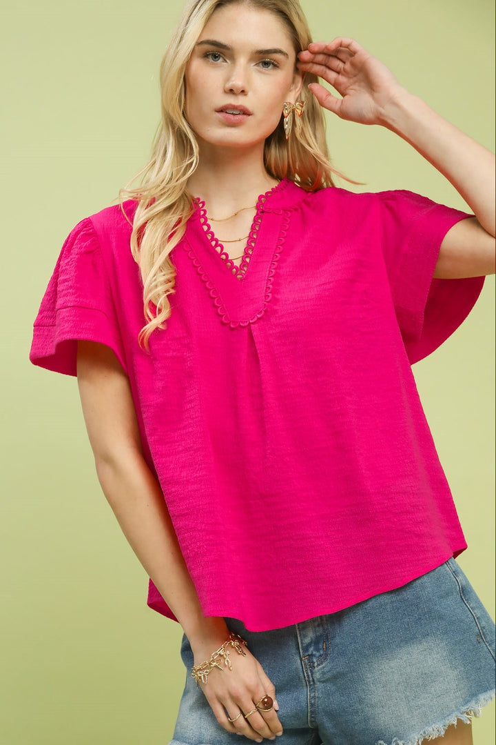 GIGI SCALLOP TRIM V-NECK TOP