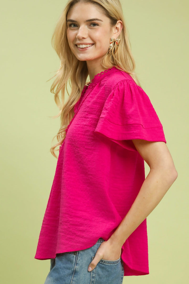 GIGI SCALLOP TRIM V-NECK TOP