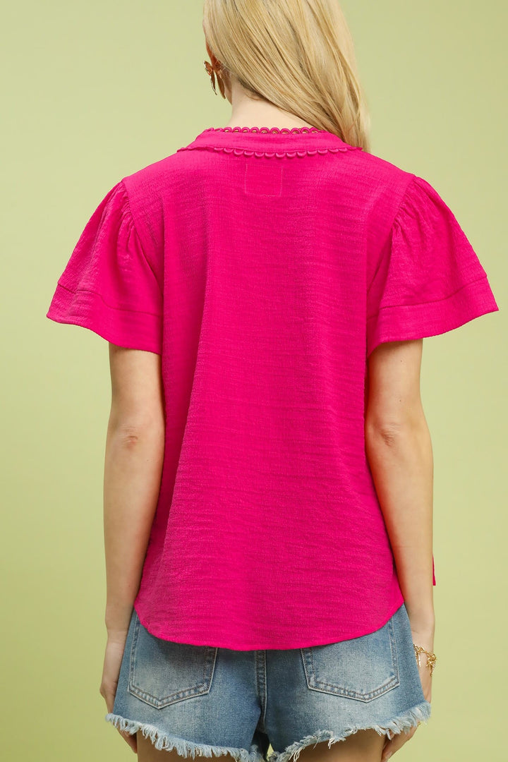 GIGI SCALLOP TRIM V-NECK TOP