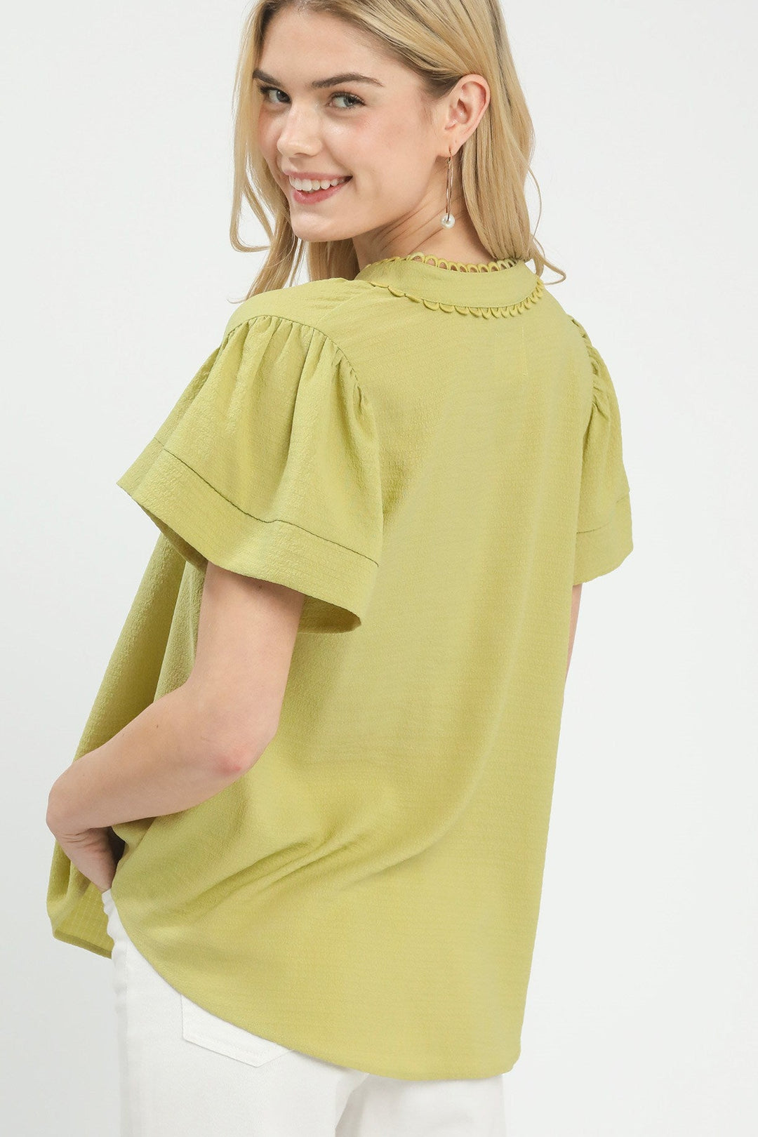 GIGI SCALLOP TRIM V-NECK TOP