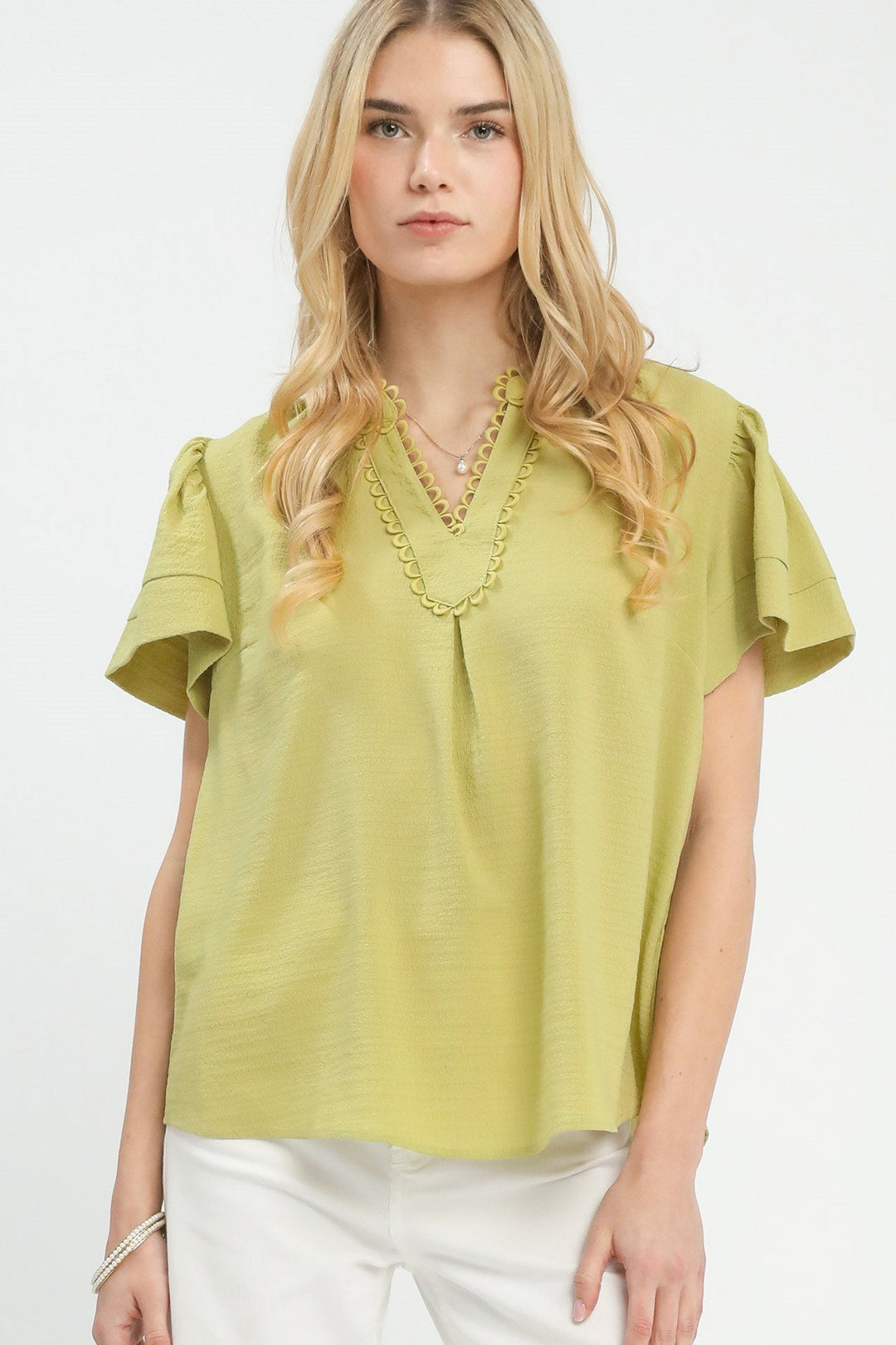 GIGI SCALLOP TRIM V-NECK TOP