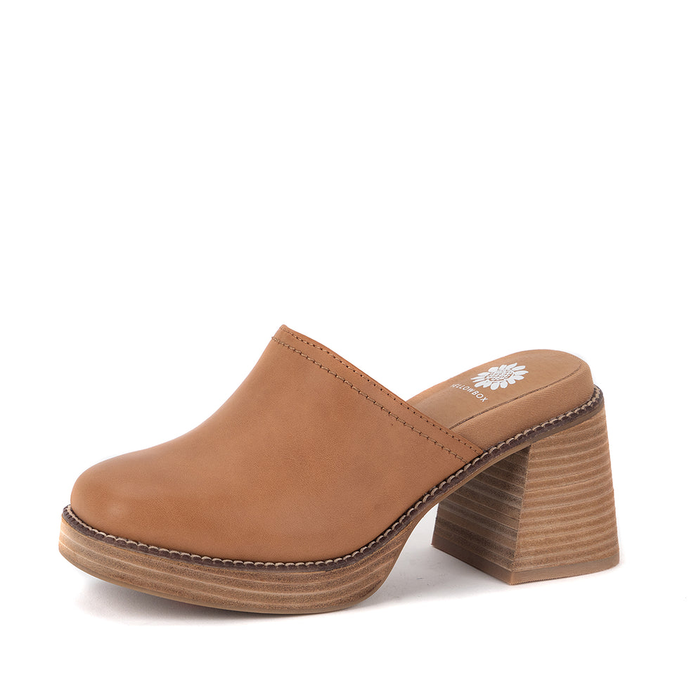 IVARIA ALMOND PLATFORM CLOGS
