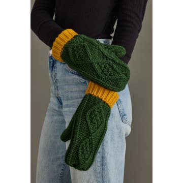 GREEN WITH GOLD TRIM CABLE MITTENS
