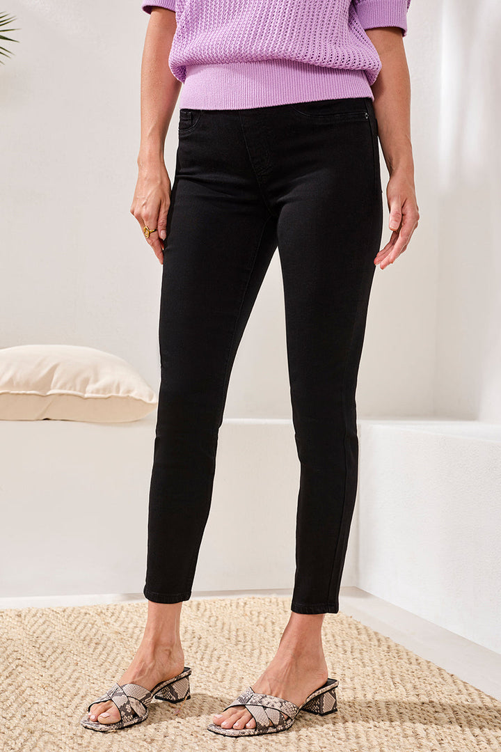Audrey Black Pull On Ankle Jean
