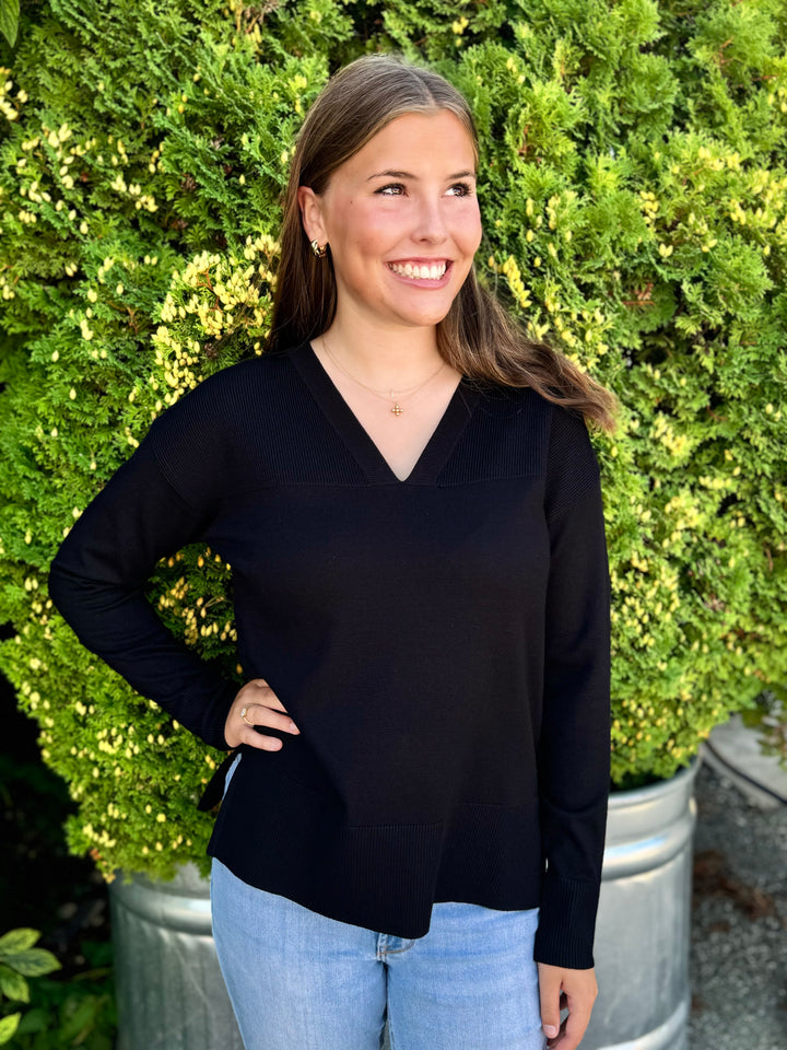 BLACK FAVORITE V-NECK SWEATER