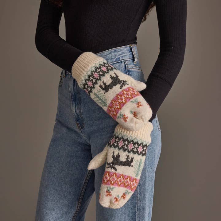 IVORY WINTER DEER SCENE MITTENS
