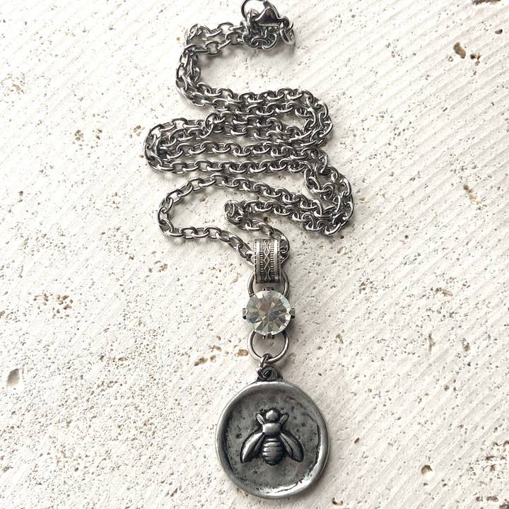 BEE SILVER CRYSTAL NECKLACE