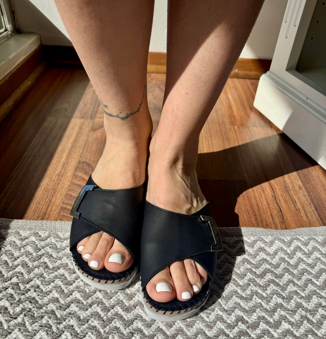 AQUA BLACK SANDAL