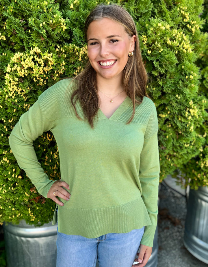 GREEN EYES FAVORITE V-NECK SWEATER