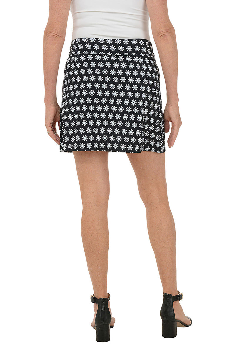 GINNY BLACK PINWHEEL DAISY PRINT 2 POCKET SKORT