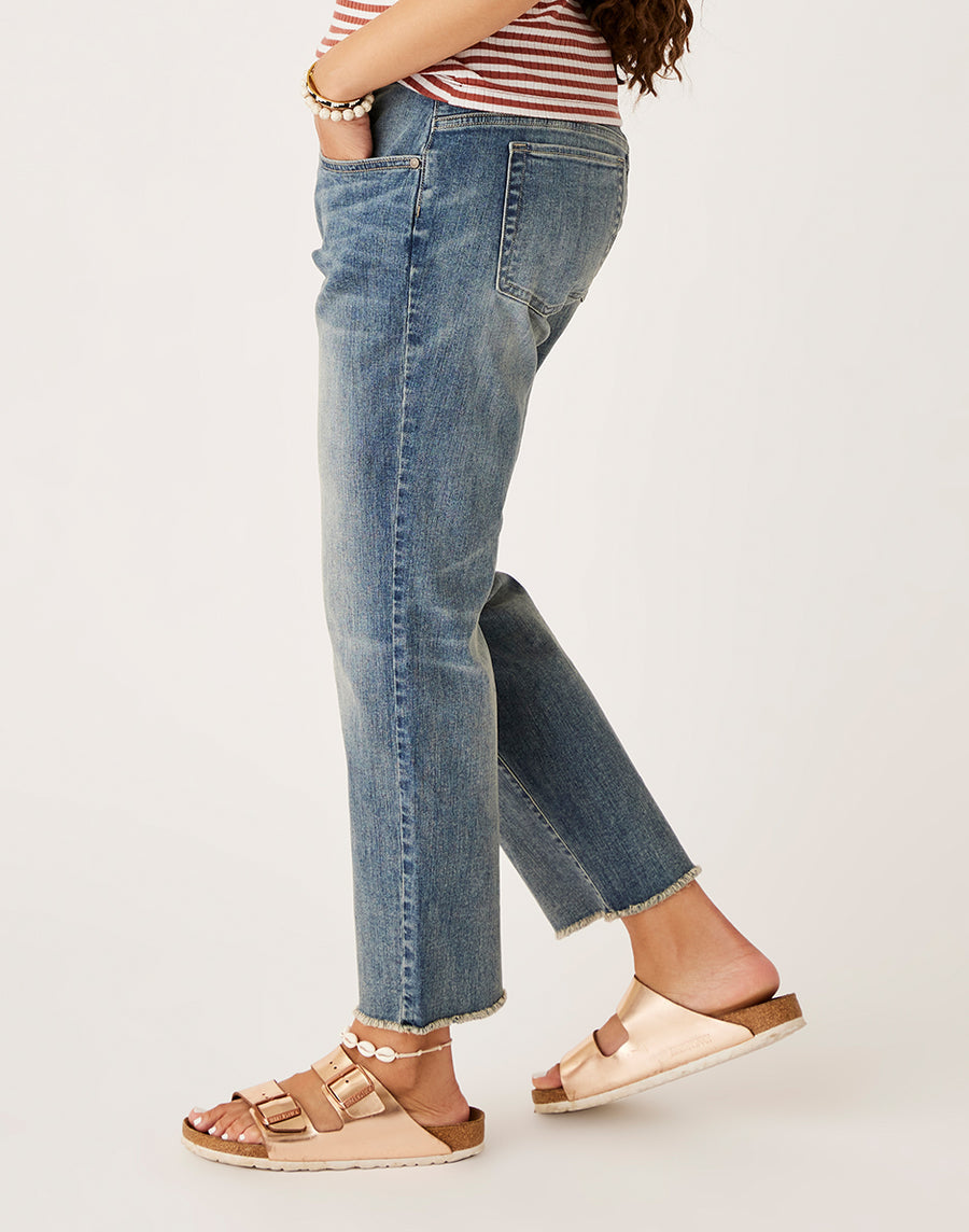 AUSTIN FAVORITE FADE CROP JEAN
