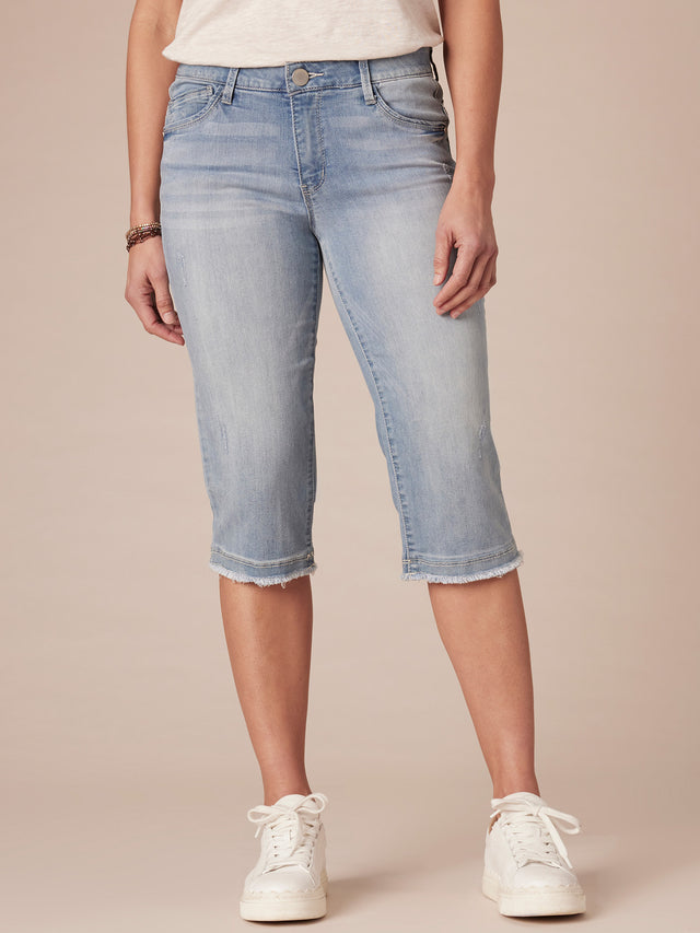 LIGHT DENIM SKIMMER CAPRI JEANS
