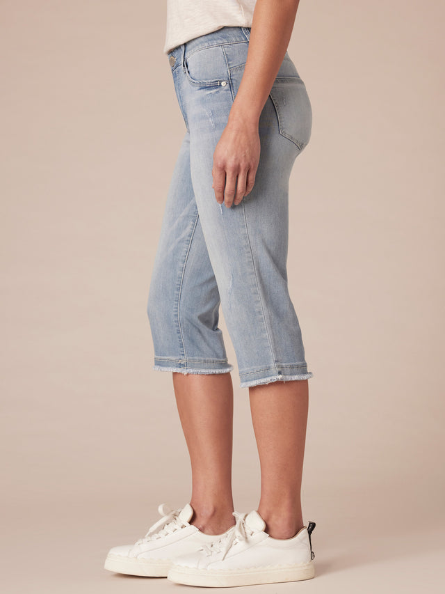LIGHT DENIM SKIMMER CAPRI JEANS