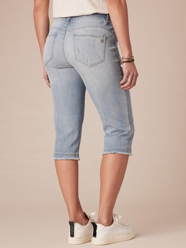 LIGHT DENIM SKIMMER CAPRI JEANS