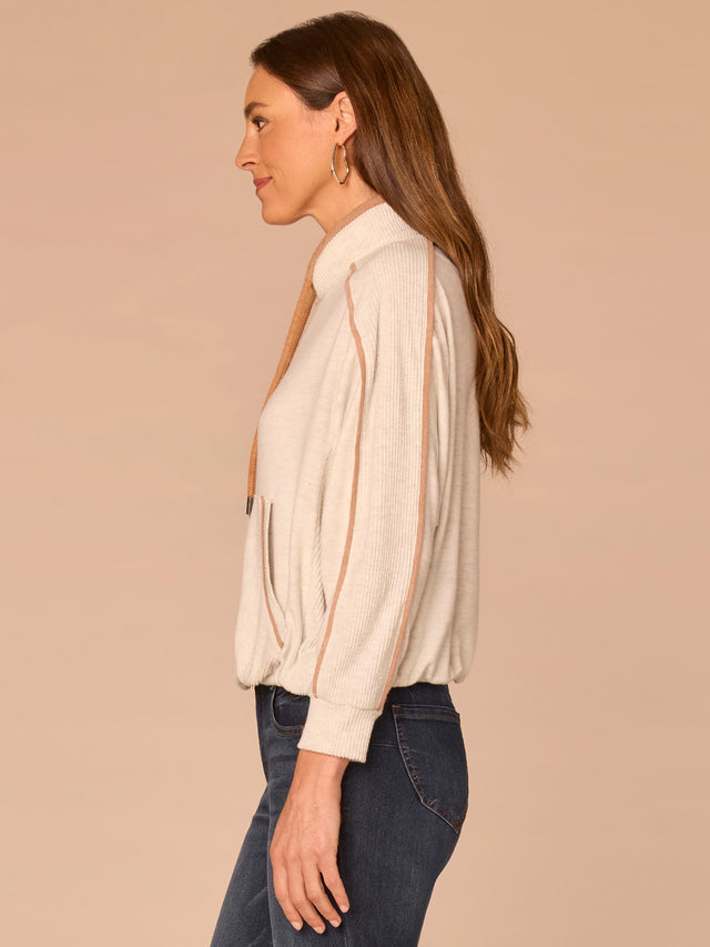HEATHER ECRU BUBBLE HEM KNIT TOP