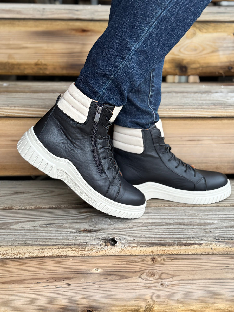 BLACK TENOR ZIP SNEAKER BOOT
