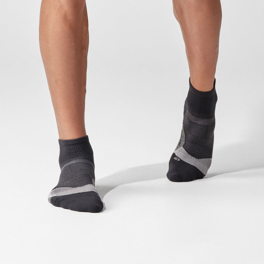 ELITE BLACK LIGHT CUSHION QUARTER SOCK
