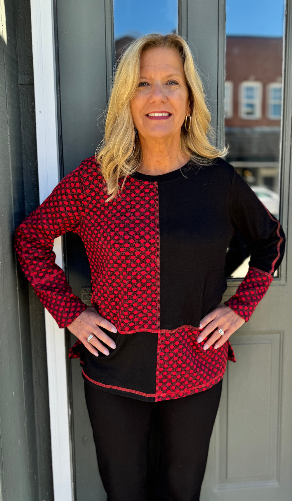 BLACK & RED COLOR BLOCK KNIT TUNIC TOP
